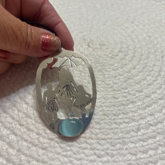 Beautiful BLUE CATS EYE MOM with CHILDREN SILHOUETTE Handmade Necklace #540D - Picture 2 of 3